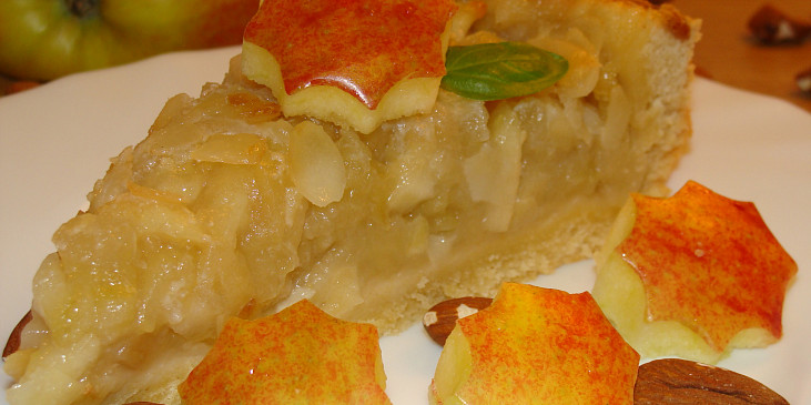 Medový koláč s jablky