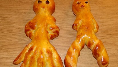 Kynutý čert a Mikuláš (pajtáše), Mikulášové - v sutaně a v kalhotách ;-)