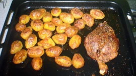 Kachna s brambůrky