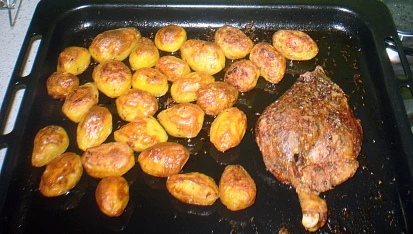 Kachna s brambůrky