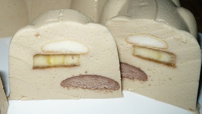 Nepečený vanilkovo-cappuccinový Amaroun s tvarohem, Na řezu