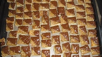 Ořechové medové kostky - cukroví