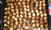Ořechy mini - cukroví (ozdobené )