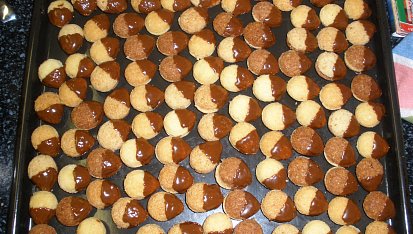 Ořechy mini - cukroví, ozdobené 