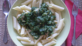 Penne se špenátem a s kousky kuřecího masa  / dietni