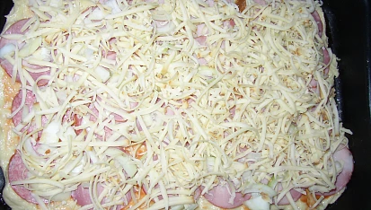 Pizza s kypř.práškem, připraveno do trouby