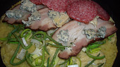 Řízek Ondráš  (poněkud jinak) (v bramboráku je pórek, ang. slanina, niva a poličan)
