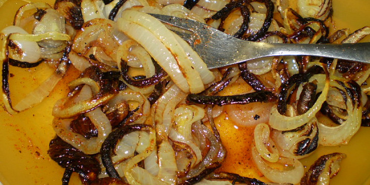 Salát z pečené cibule (Salát z pečené cibule)