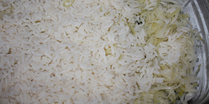 ...na zelí navrstvíme rýži...