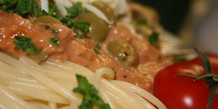 Špagety se smetanovo-tuňákovým přelivem