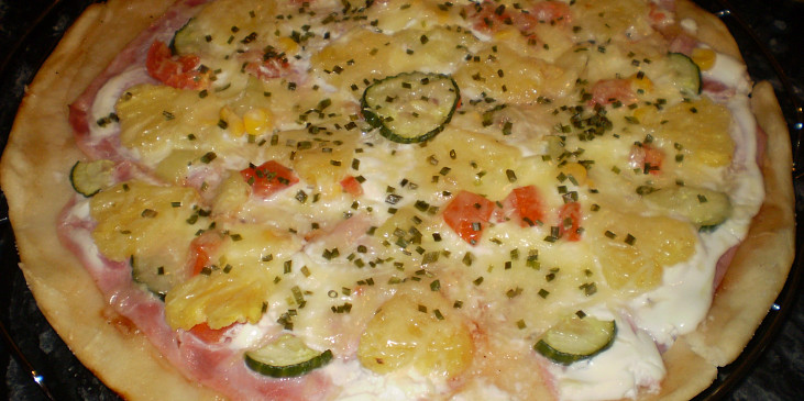 Těsto na pizzu II. (S kysanou smetanou a ananasem)