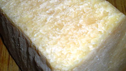 Vánoční štika zasněžená parmezánem, sýr Parmigiano-Reggiano