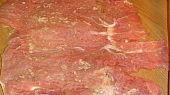 Vepřovo-špenátová roláda na česneku, Naklepaný plát