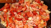 Vydatná zelňačka, Restování klobásek,cibule a papriky