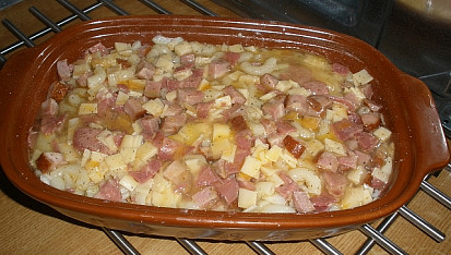 Zapečená kolínka s uzeninou a sýrem