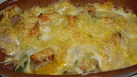 Zapečený houskový knedlík