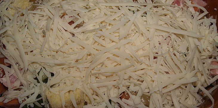 Zapečený houskový knedlík (posypeme sýrem)