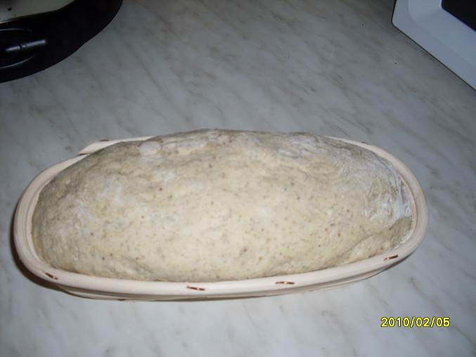 Bramborový chleba III., v  ošatce