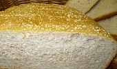 Česnekový chleba se sýrem (Pečeno v římském hrnci,je o trošku více kvásku a dosypávala jsem trochu mouky)
