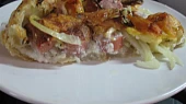 Cibuláč - cibulový koláč, Cibulový koláč s párečky