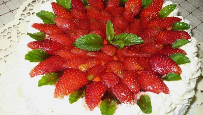 Dorty - zdobení, 8. Jahodový dort - http://www.toprecepty.cz/recept/5017-jahodovy-dort/