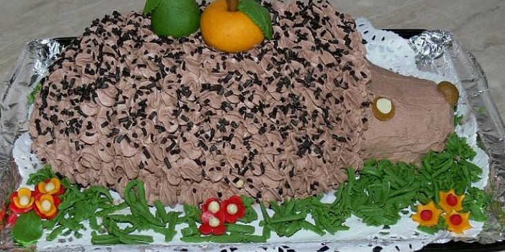 9. Ořechový dort s pudinkovým krémem - ježek