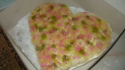 Dorty - zdobení, http://www.toprecepty.cz/recept/10001-jednoduchy-dort---dort-z-buchty/