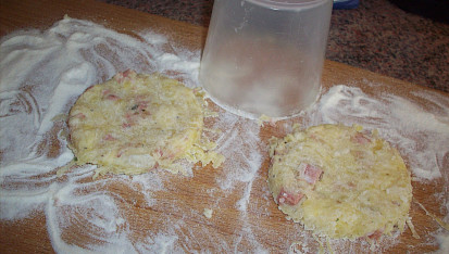 Křupavá zelná kolečka, vykrajujeme kolečka