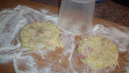 Křupavá zelná kolečka, vykrajujeme kolečka