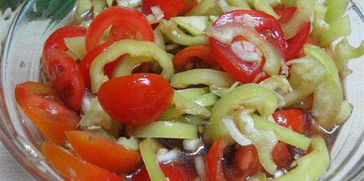 Ostrý zeleninový salát