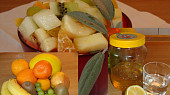 Ovocný salát s medovo-zázvorovou zálivkou