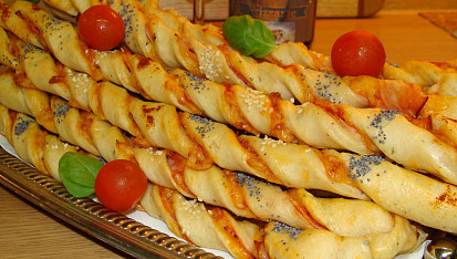 Pizza tyčinky z kynutého těsta, Dobrou chuť ;-)