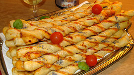 Pizza tyčinky z kynutého těsta