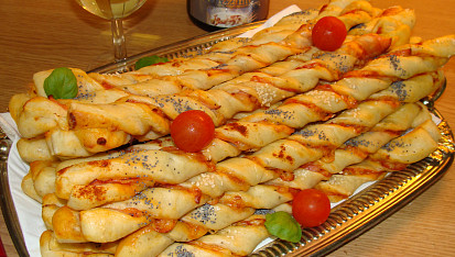 Pizza tyčinky z kynutého těsta