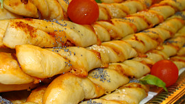 Pizza tyčinky z kynutého těsta