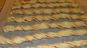 Pizza tyčinky z kynutého těsta (Zakrouceno na plechu)