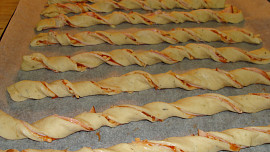 Pizza tyčinky z kynutého těsta