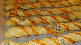 Pizza tyčinky z kynutého těsta