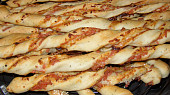 Pizza tyčinky z kynutého těsta