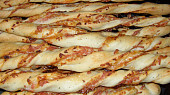 Pizza tyčinky z kynutého těsta