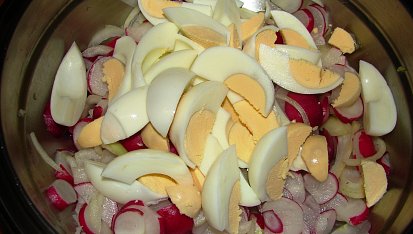 Salát z ředkviček, Přidaná vejce