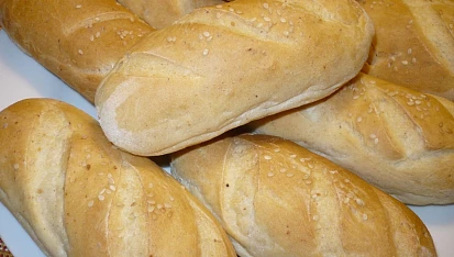 Škvarkové housky, Dělala jsem menší bagetky. Použita pouze hladká pšeničná mouka a místo škvarků je škvarková pomazánka.