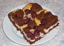 Tvarohový koláč s třešňovými hnízdy