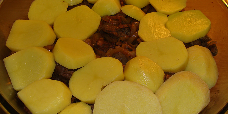 Vepřová játra zapečená s bramborem (Vrstvení)