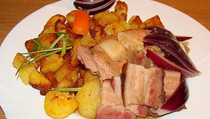 Vepřové kotlety s červenou cibulí,anglickou a česnekem