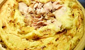 Zapečená bramborová kaše s uzeným kuřecím masem, vršek
