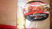 Zapečené housky na dva způsoby (sýr a salami)