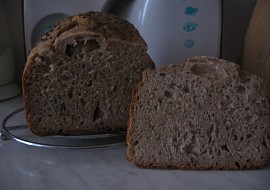 Žitno-pšeničný chléb II. (v řezu)