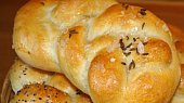 Babiččiny "startovací" žemličky (jinak housky) (Kmínová)