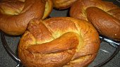 Bavorské preclíky z domácí pekárny